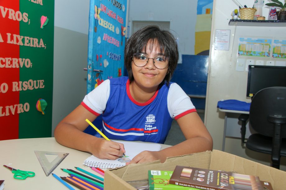 Prefeitura de Três Lagoas realiza entrega de Kits Escolares em escolas municipais