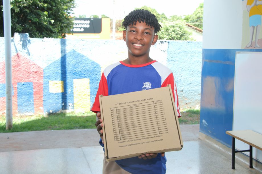 Prefeitura de Três Lagoas realiza entrega de Kits Escolares em escolas municipais