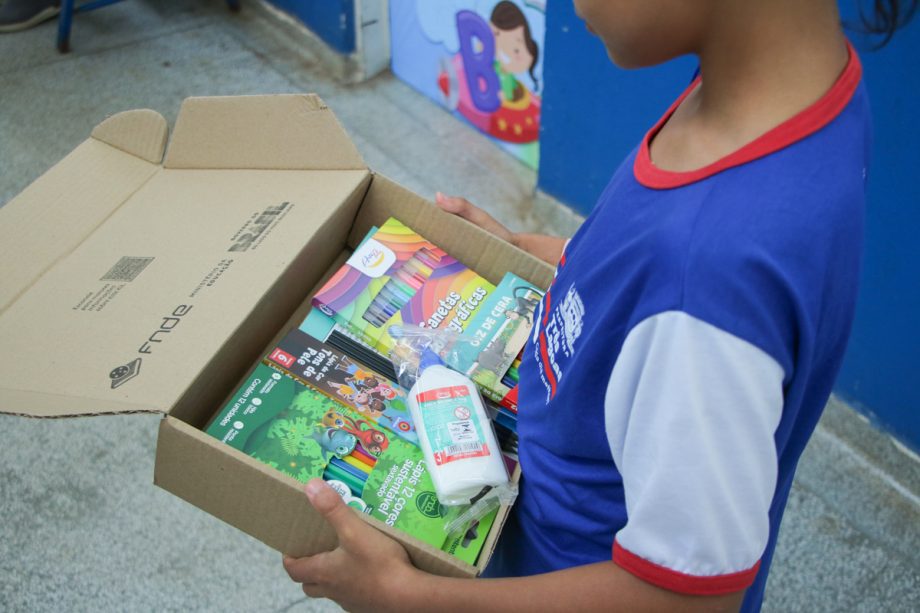 Prefeitura de Três Lagoas realiza entrega de Kits Escolares em escolas municipais