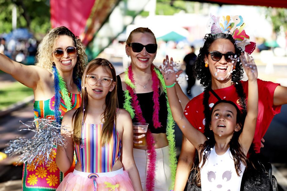 CarnaTrês 2026 encerra com festa, brilho dos blocos e avenida lotada em Três Lagoas CarnaTrês 2026 encerra com festa, brilho dos blocos e avenida lotada em Três Lagoas