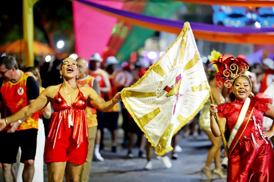 CarnaTrês 2026 encerra com festa, brilho dos blocos e avenida lotada em Três Lagoas CarnaTrês 2026 encerra com festa, brilho dos blocos e avenida lotada em Três Lagoas