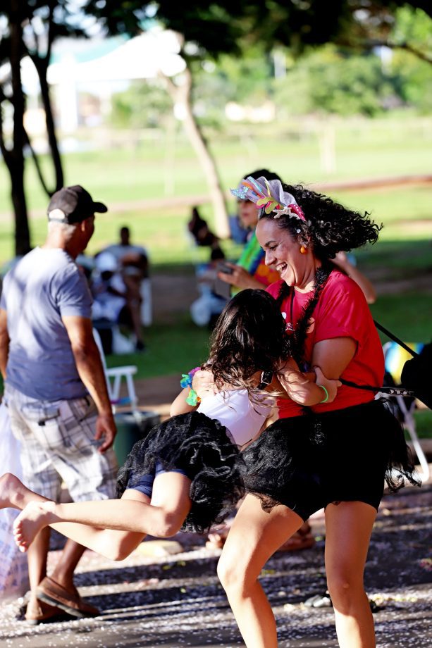CarnaTrês 2026 encerra com festa, brilho dos blocos e avenida lotada em Três Lagoas CarnaTrês 2026 encerra com festa, brilho dos blocos e avenida lotada em Três Lagoas