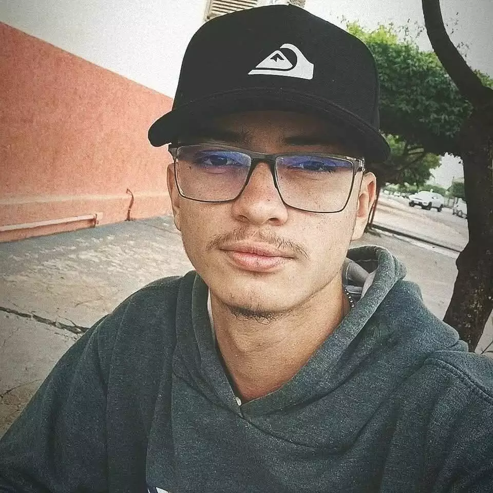 No dia do aniversário, jovem morre ao ter moto atingida por carro em MS No dia do aniversário, jovem morre ao ter moto atingida por carro em MS