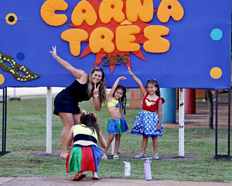 CarnaTrês 2026 encerra com festa, brilho dos blocos e avenida lotada em Três Lagoas CarnaTrês 2026 encerra com festa, brilho dos blocos e avenida lotada em Três Lagoas