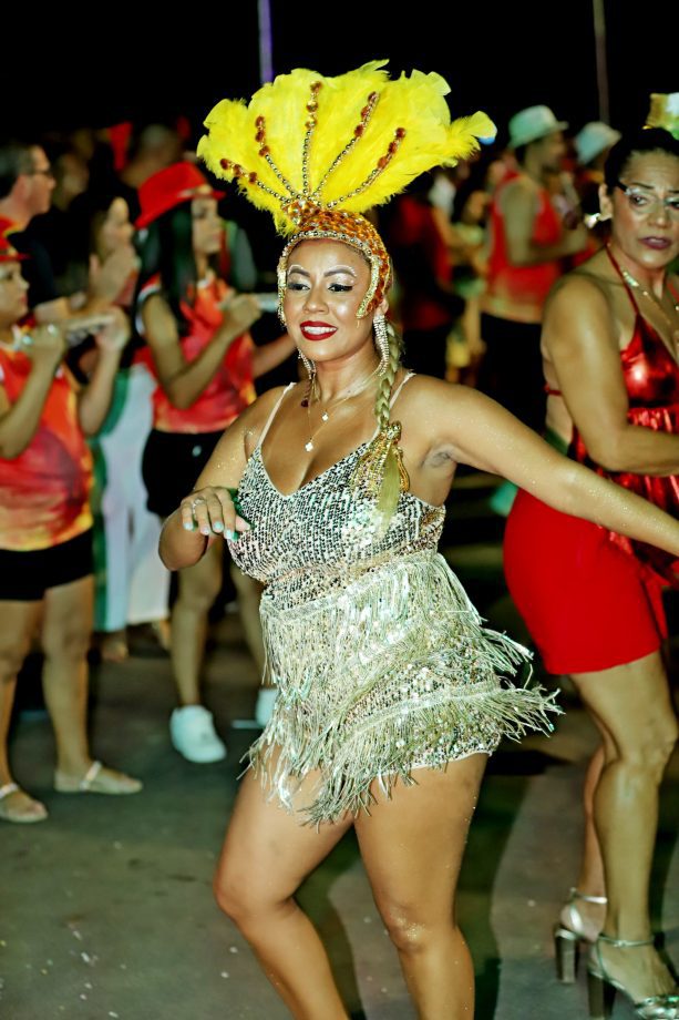 CarnaTrês 2026 encerra com festa, brilho dos blocos e avenida lotada em Três Lagoas CarnaTrês 2026 encerra com festa, brilho dos blocos e avenida lotada em Três Lagoas