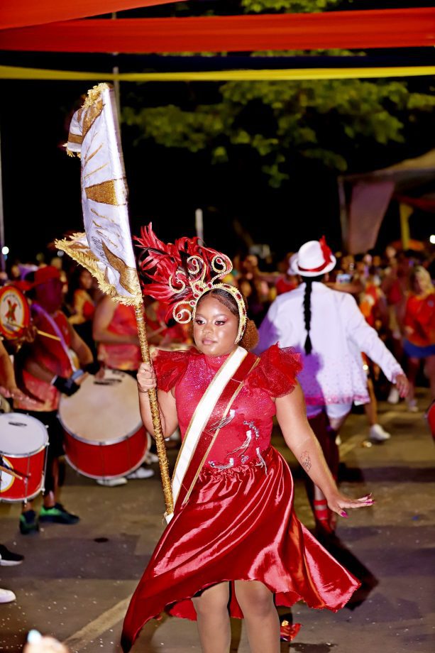 CarnaTrês 2026 encerra com festa, brilho dos blocos e avenida lotada em Três Lagoas CarnaTrês 2026 encerra com festa, brilho dos blocos e avenida lotada em Três Lagoas