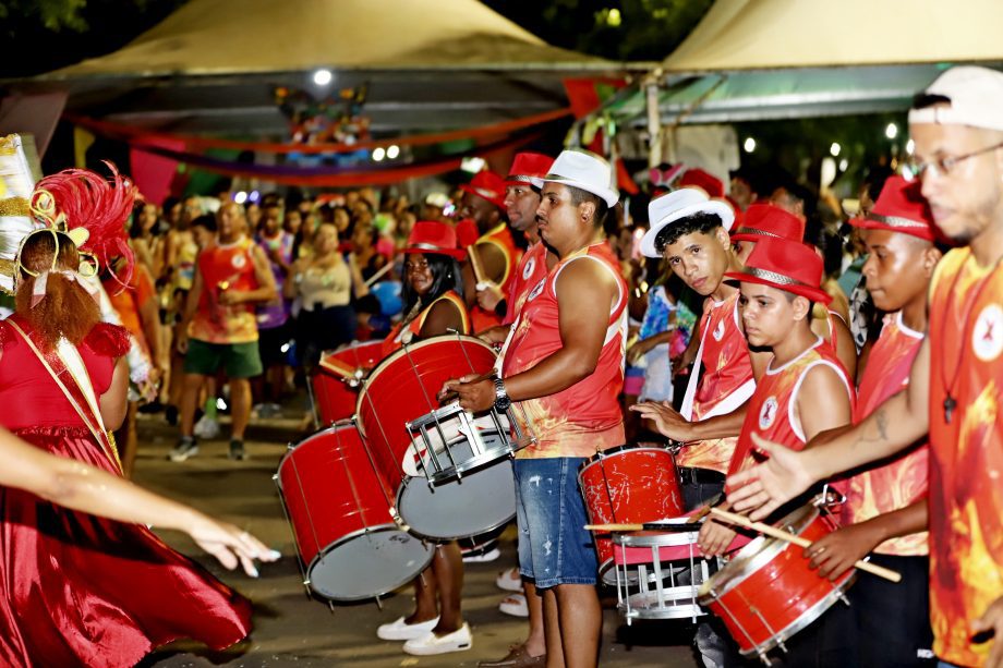 CarnaTrês 2026 encerra com festa, brilho dos blocos e avenida lotada em Três Lagoas CarnaTrês 2026 encerra com festa, brilho dos blocos e avenida lotada em Três Lagoas