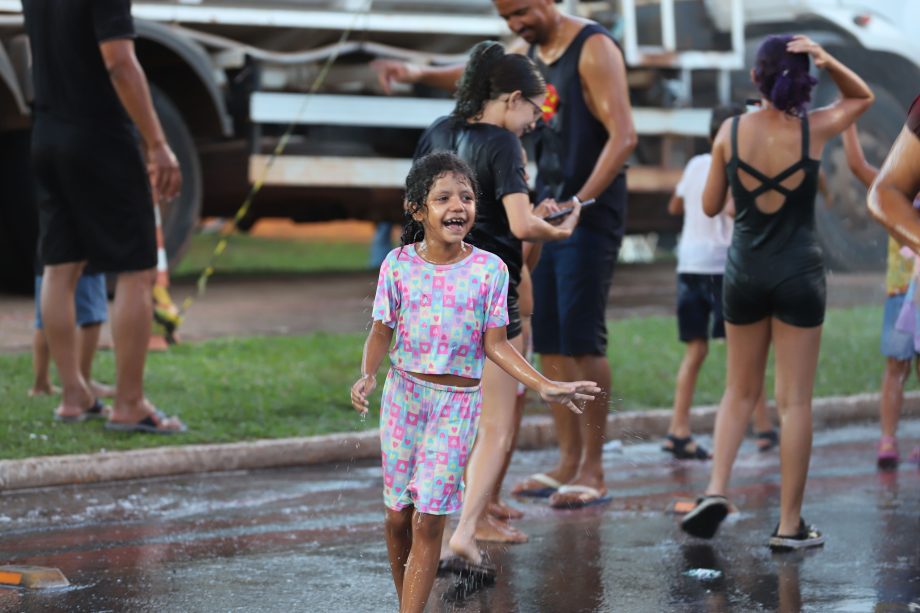CarnaTrês 2026 encerra com festa, brilho dos blocos e avenida lotada em Três Lagoas CarnaTrês 2026 encerra com festa, brilho dos blocos e avenida lotada em Três Lagoas