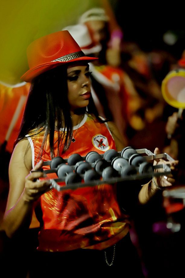 CarnaTrês 2026 encerra com festa, brilho dos blocos e avenida lotada em Três Lagoas CarnaTrês 2026 encerra com festa, brilho dos blocos e avenida lotada em Três Lagoas