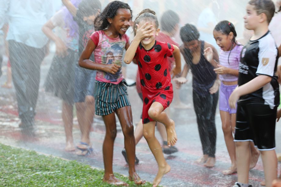 CarnaTrês 2026 encerra com festa, brilho dos blocos e avenida lotada em Três Lagoas CarnaTrês 2026 encerra com festa, brilho dos blocos e avenida lotada em Três Lagoas