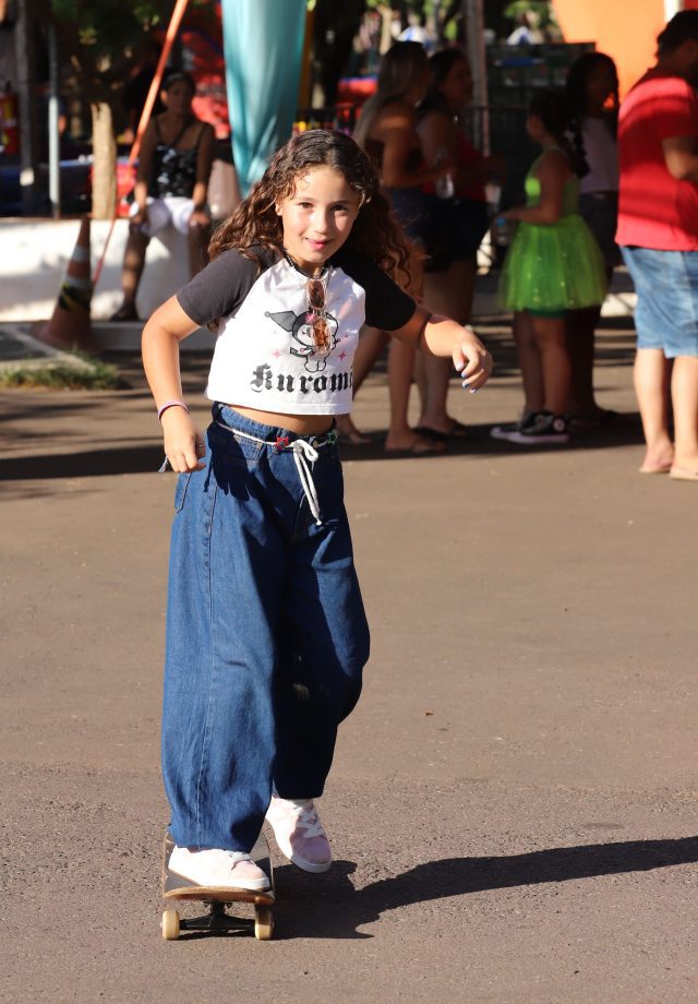 CarnaTrês 2026 encerra com festa, brilho dos blocos e avenida lotada em Três Lagoas CarnaTrês 2026 encerra com festa, brilho dos blocos e avenida lotada em Três Lagoas