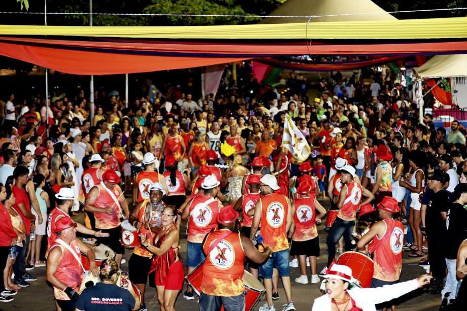 CarnaTrês 2026 encerra com festa, brilho dos blocos e avenida lotada em Três Lagoas CarnaTrês 2026 encerra com festa, brilho dos blocos e avenida lotada em Três Lagoas