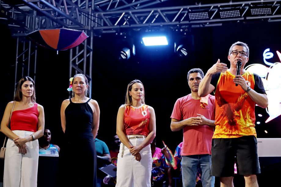 CarnaTrês 2026 encerra com festa, brilho dos blocos e avenida lotada em Três Lagoas CarnaTrês 2026 encerra com festa, brilho dos blocos e avenida lotada em Três Lagoas