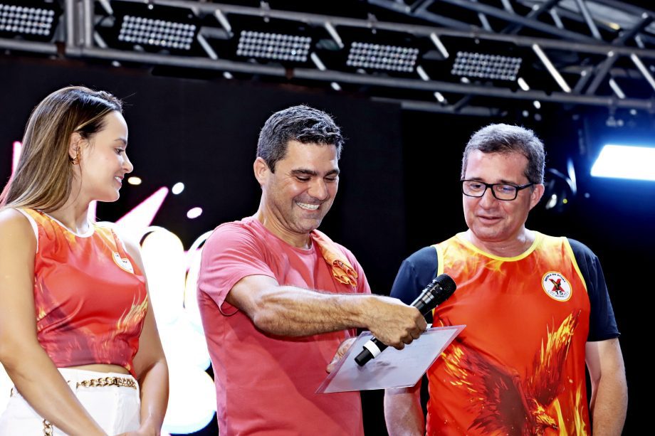 CarnaTrês 2026 encerra com festa, brilho dos blocos e avenida lotada em Três Lagoas CarnaTrês 2026 encerra com festa, brilho dos blocos e avenida lotada em Três Lagoas