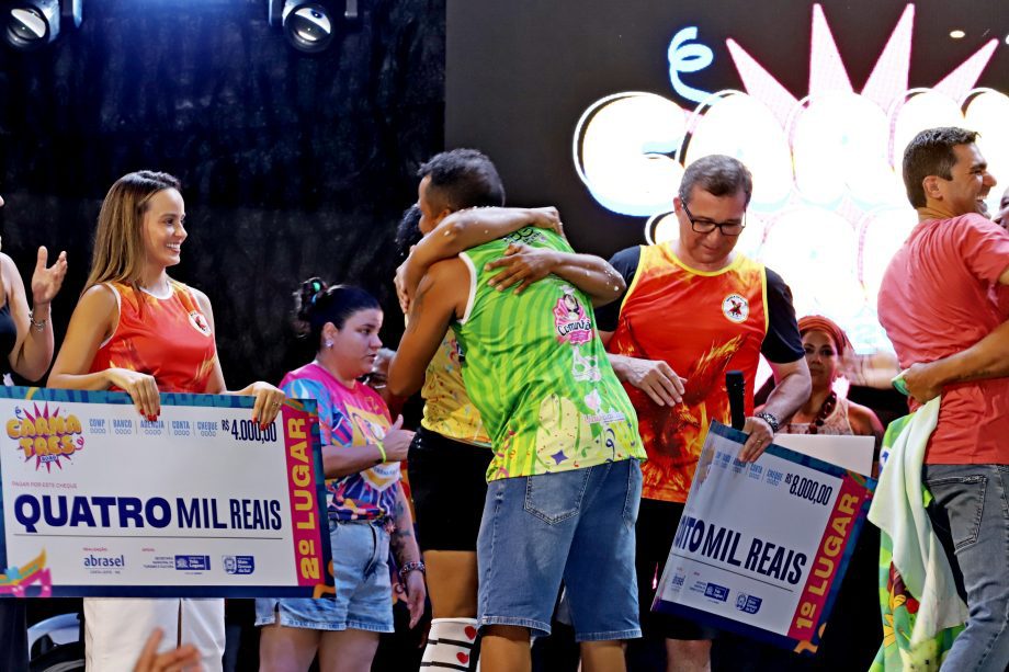 CarnaTrês 2026 encerra com festa, brilho dos blocos e avenida lotada em Três Lagoas CarnaTrês 2026 encerra com festa, brilho dos blocos e avenida lotada em Três Lagoas