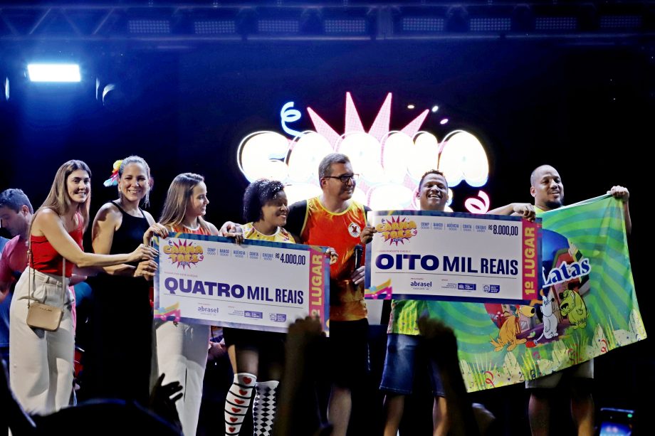 CarnaTrês 2026 encerra com festa, brilho dos blocos e avenida lotada em Três Lagoas CarnaTrês 2026 encerra com festa, brilho dos blocos e avenida lotada em Três Lagoas