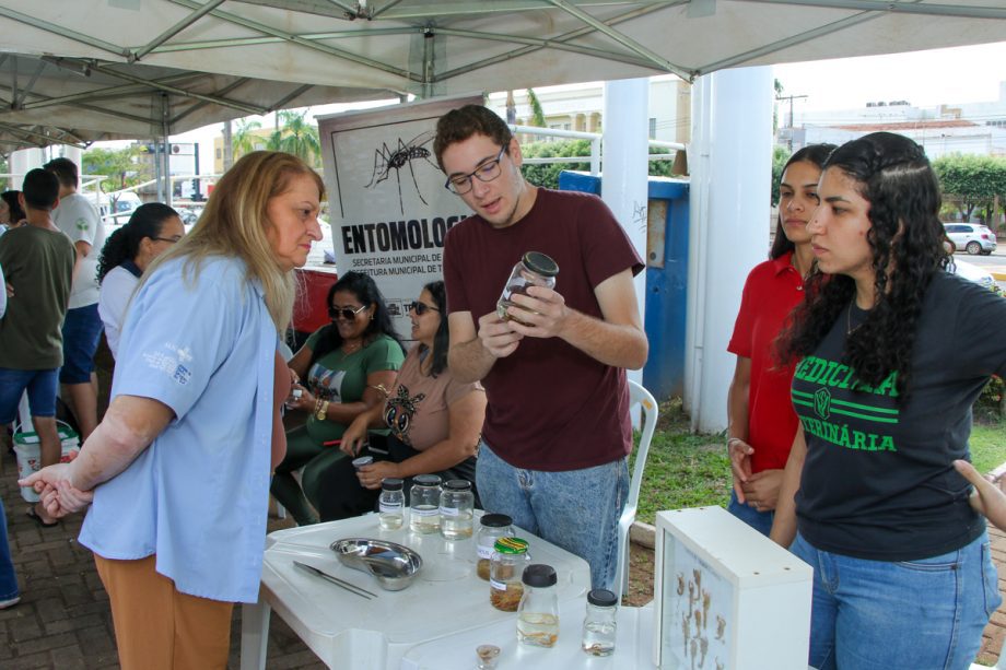 SMS realiza Blitz Educativa sobre prevenção e cuidados com escorpiões em Três Lagoas SMS realiza Blitz Educativa sobre prevenção e cuidados com escorpiões em Três Lagoas