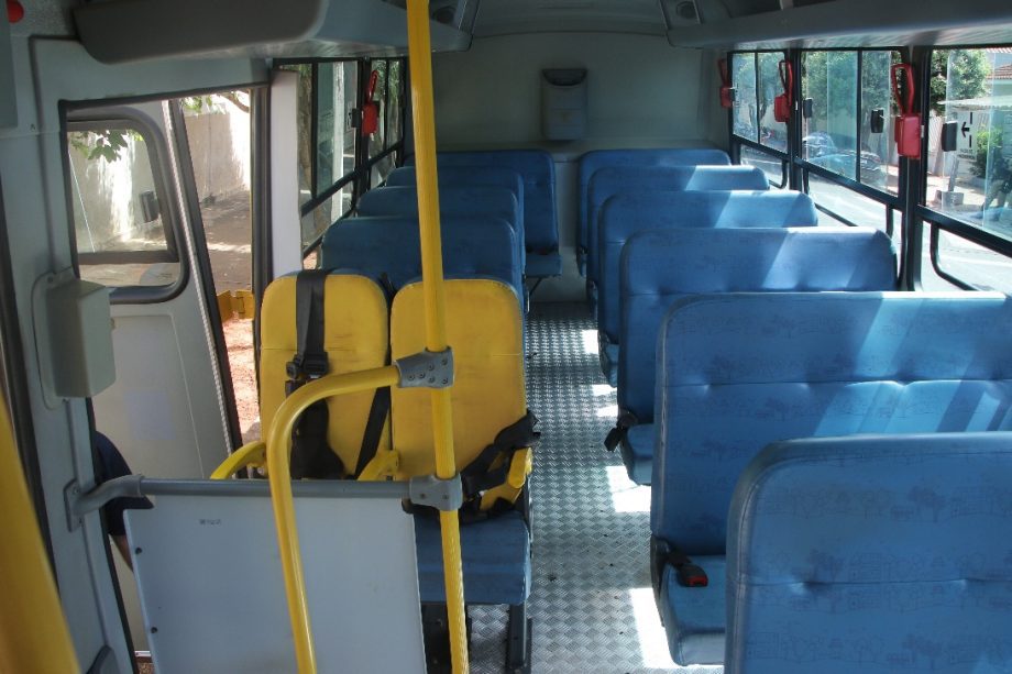 Prefeitura de Três Lagoas realiza entrega de micro-ônibus e alimentos para APAE