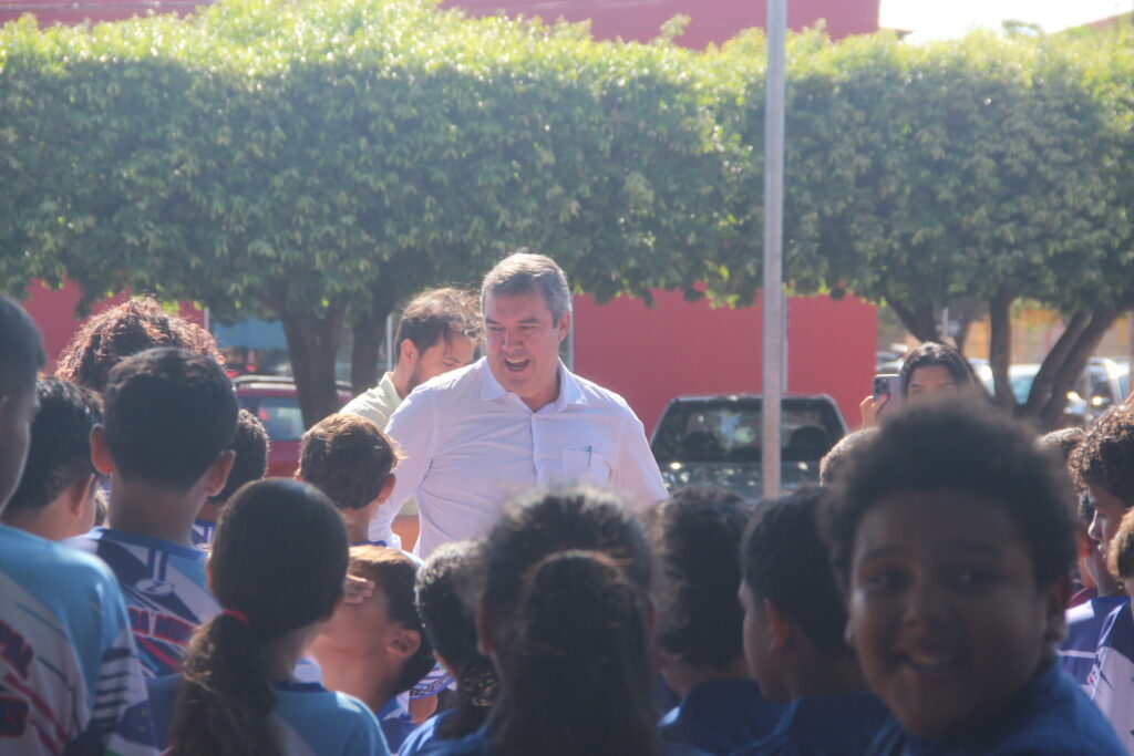 Governador Eduardo Riedel prestigia os 72 anos de Água Clara e reforça novo momento de desenvolvimento