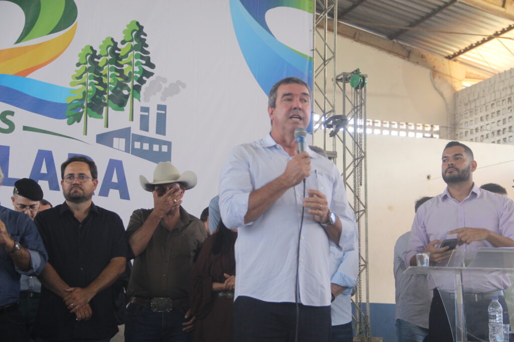 Governador Eduardo Riedel prestigia os 72 anos de Água Clara e reforça novo momento de desenvolvimento