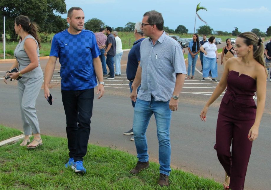 Prefeito Dr. Cassiano Maia inaugura nova iluminação da Avenida Jamil Jorge Salomão