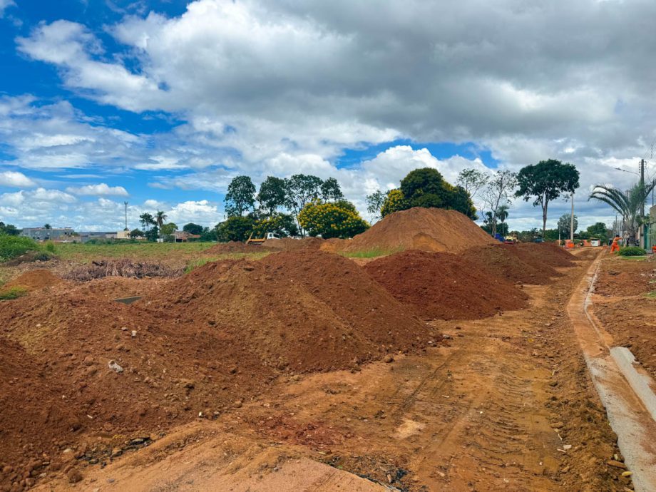 Jardim Itamaraty, Nossa Senhora de Fátima e Eunice recebem obra de pavimentação e drenagem Jardim Itamaraty, Nossa Senhora de Fátima e Eunice recebem obra de pavimentação e drenagem