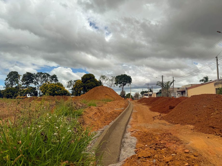 Jardim Itamaraty, Nossa Senhora de Fátima e Eunice recebem obra de pavimentação e drenagem Jardim Itamaraty, Nossa Senhora de Fátima e Eunice recebem obra de pavimentação e drenagem
