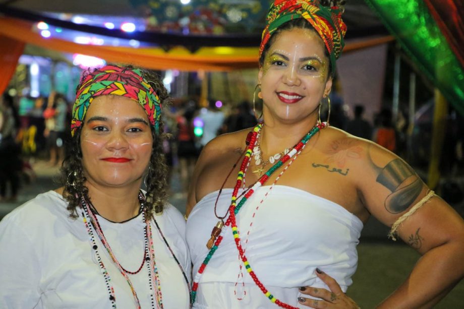 CarnaTrês 2026 encerra com festa, brilho dos blocos e avenida lotada em Três Lagoas CarnaTrês 2026 encerra com festa, brilho dos blocos e avenida lotada em Três Lagoas