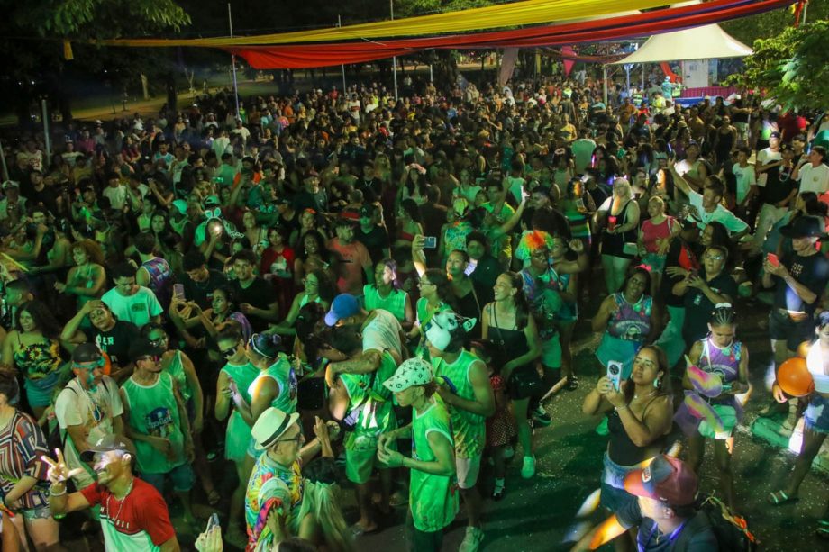 CarnaTrês 2026 encerra com festa, brilho dos blocos e avenida lotada em Três Lagoas CarnaTrês 2026 encerra com festa, brilho dos blocos e avenida lotada em Três Lagoas