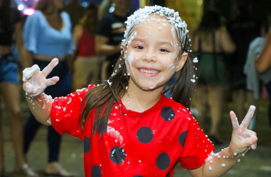 CarnaTrês 2026 encerra com festa, brilho dos blocos e avenida lotada em Três Lagoas CarnaTrês 2026 encerra com festa, brilho dos blocos e avenida lotada em Três Lagoas