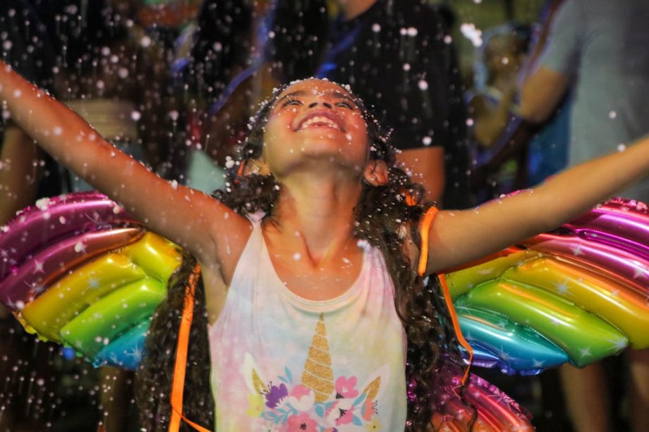 CarnaTrês 2026 encerra com festa, brilho dos blocos e avenida lotada em Três Lagoas CarnaTrês 2026 encerra com festa, brilho dos blocos e avenida lotada em Três Lagoas