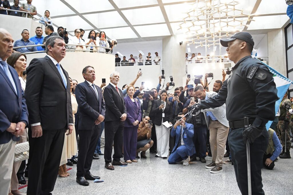 Aliança entre poderes e trabalho pelo desenvolvimento socioeconômico de MS marcam abertura do ano legislativo Aliança entre poderes e trabalho pelo desenvolvimento socioeconômico de MS marcam abertura do ano legislativo