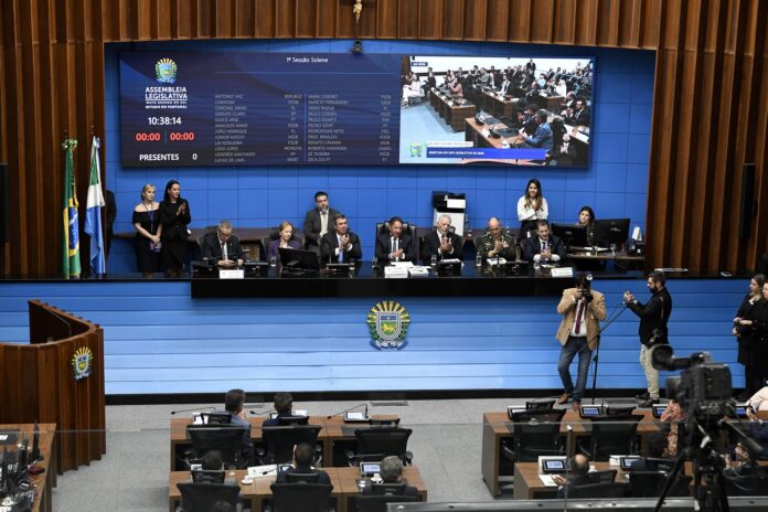 Sessao-Solene-de-abertura-da-4a-Sessao-Legislativa-da-12a-Legislatura-Foto-Bruno-Rezende-16-sc