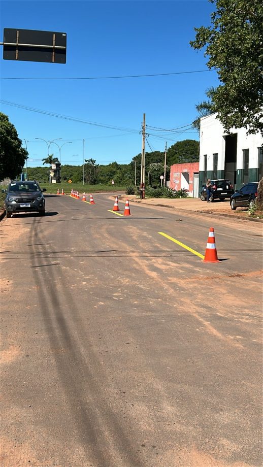 Após recapeamento, DEPTRAN realiza pintura de sinalização viária na Avenida Rafael de Haro