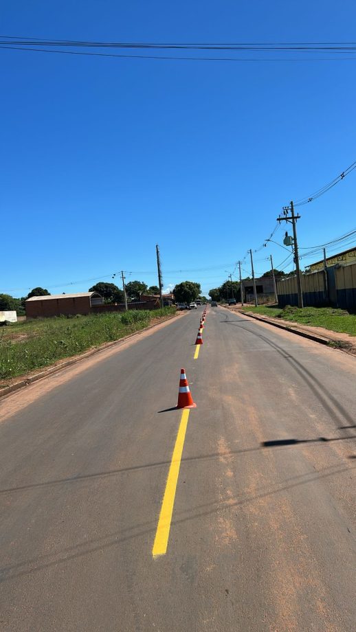 Após recapeamento, DEPTRAN realiza pintura de sinalização viária na Avenida Rafael de Haro