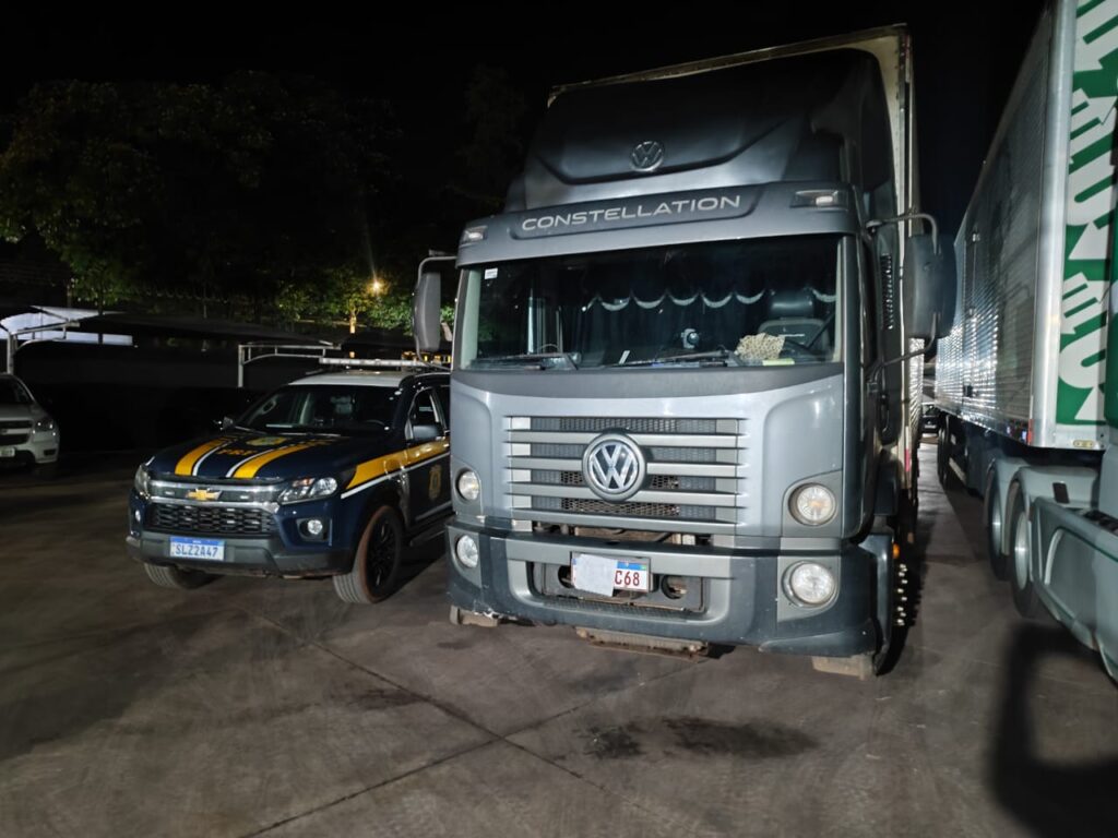 PRF apreende 20 toneladas de produtos de descaminho em 2 caminhões em Três Lagoas e Selvíria
