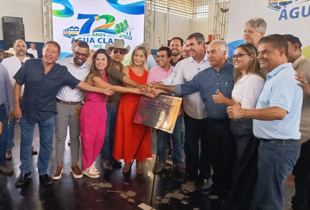 Governador Eduardo Riedel prestigia os 72 anos de Água Clara e reforça novo momento de desenvolvimento