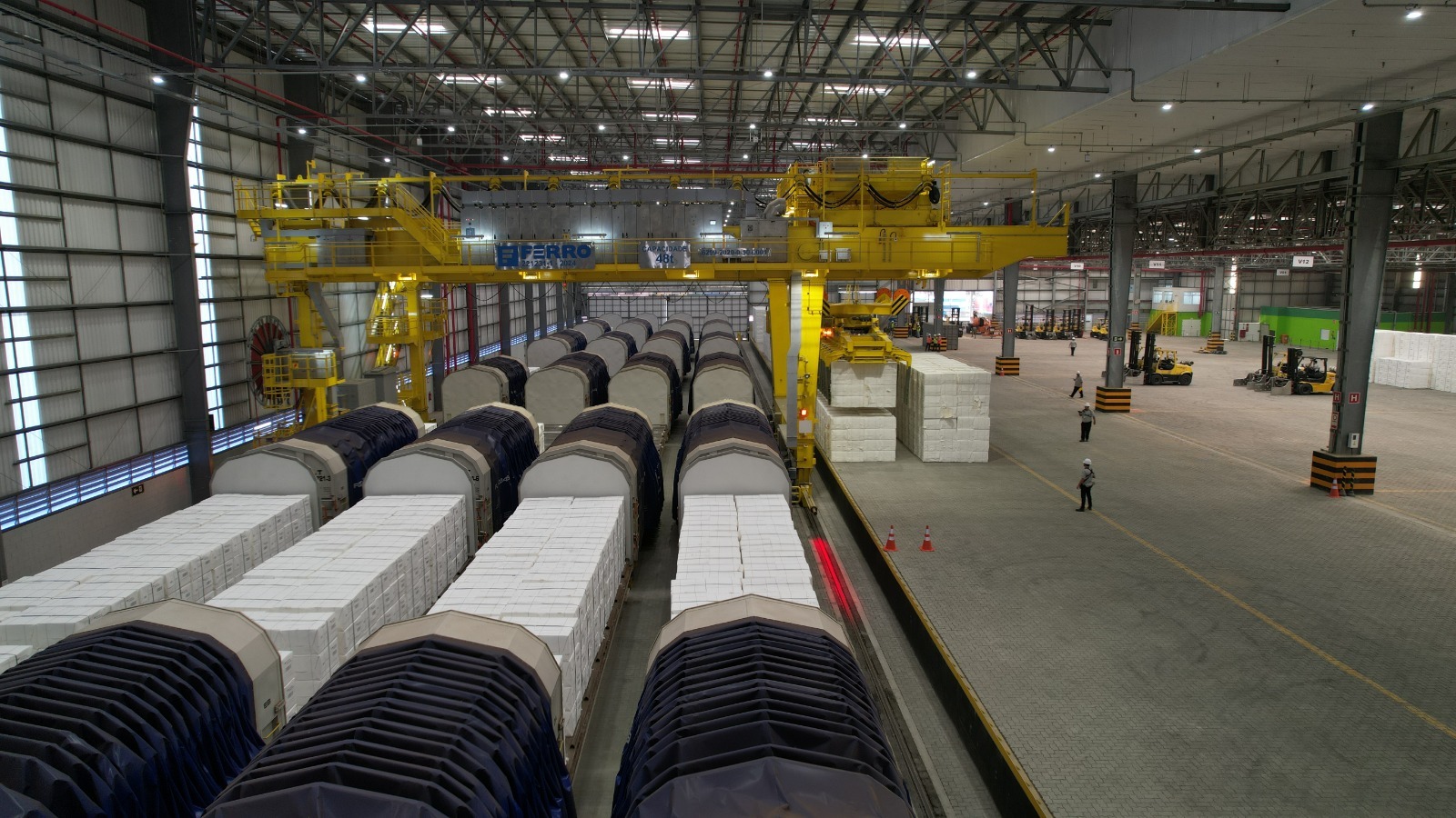 Suzano quebra novo recorde histórico com mais de 5,8 milhões de toneladas de celulose embarcadas no Porto de Santos Suzano quebra novo recorde histórico com mais de 5,8 milhões de toneladas de celulose embarcadas no Porto de Santos