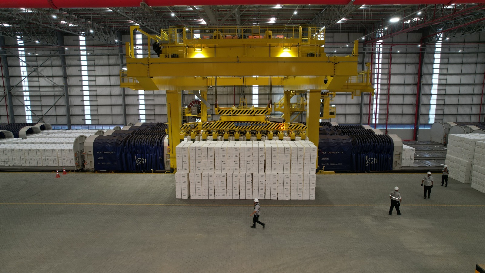Suzano quebra novo recorde histórico com mais de 5,8 milhões de toneladas de celulose embarcadas no Porto de Santos Suzano quebra novo recorde histórico com mais de 5,8 milhões de toneladas de celulose embarcadas no Porto de Santos