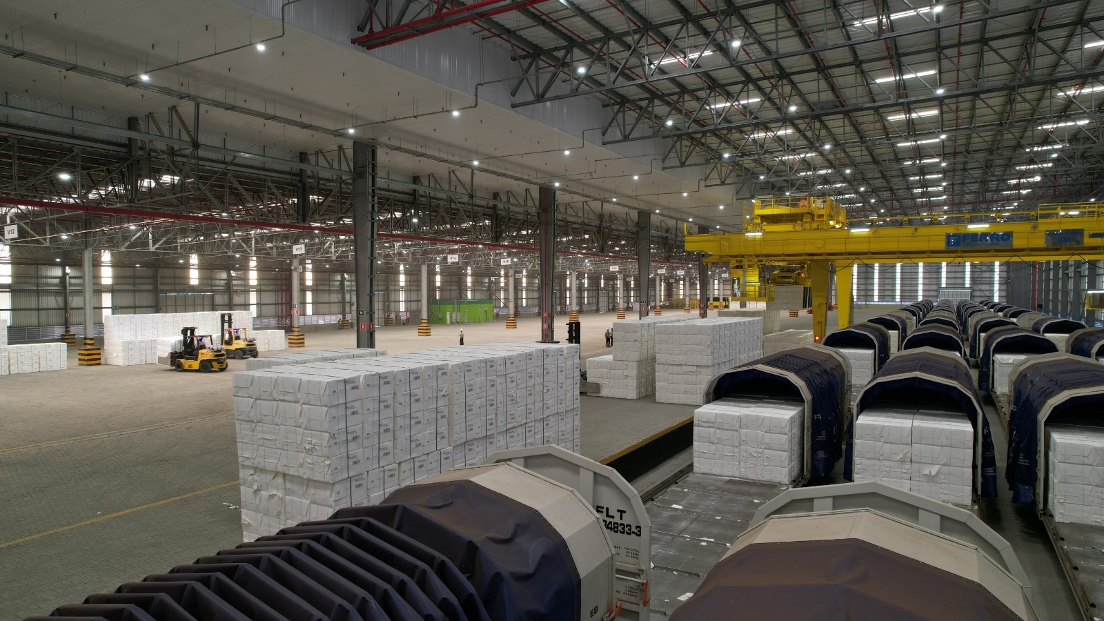 Suzano quebra novo recorde histórico com mais de 5,8 milhões de toneladas de celulose embarcadas no Porto de Santos Suzano quebra novo recorde histórico com mais de 5,8 milhões de toneladas de celulose embarcadas no Porto de Santos