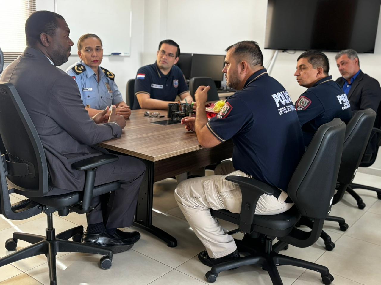 Polícia Científica recebe autoridades do Paraguai e fortalece cooperação pericial na fronteira Polícia Científica recebe autoridades do Paraguai e fortalece cooperação pericial na fronteira