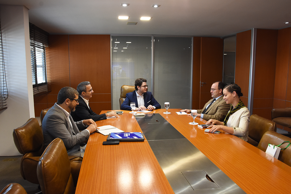 Fiems apresenta a embaixador da Hungria potencialidades do setor industrial de MS