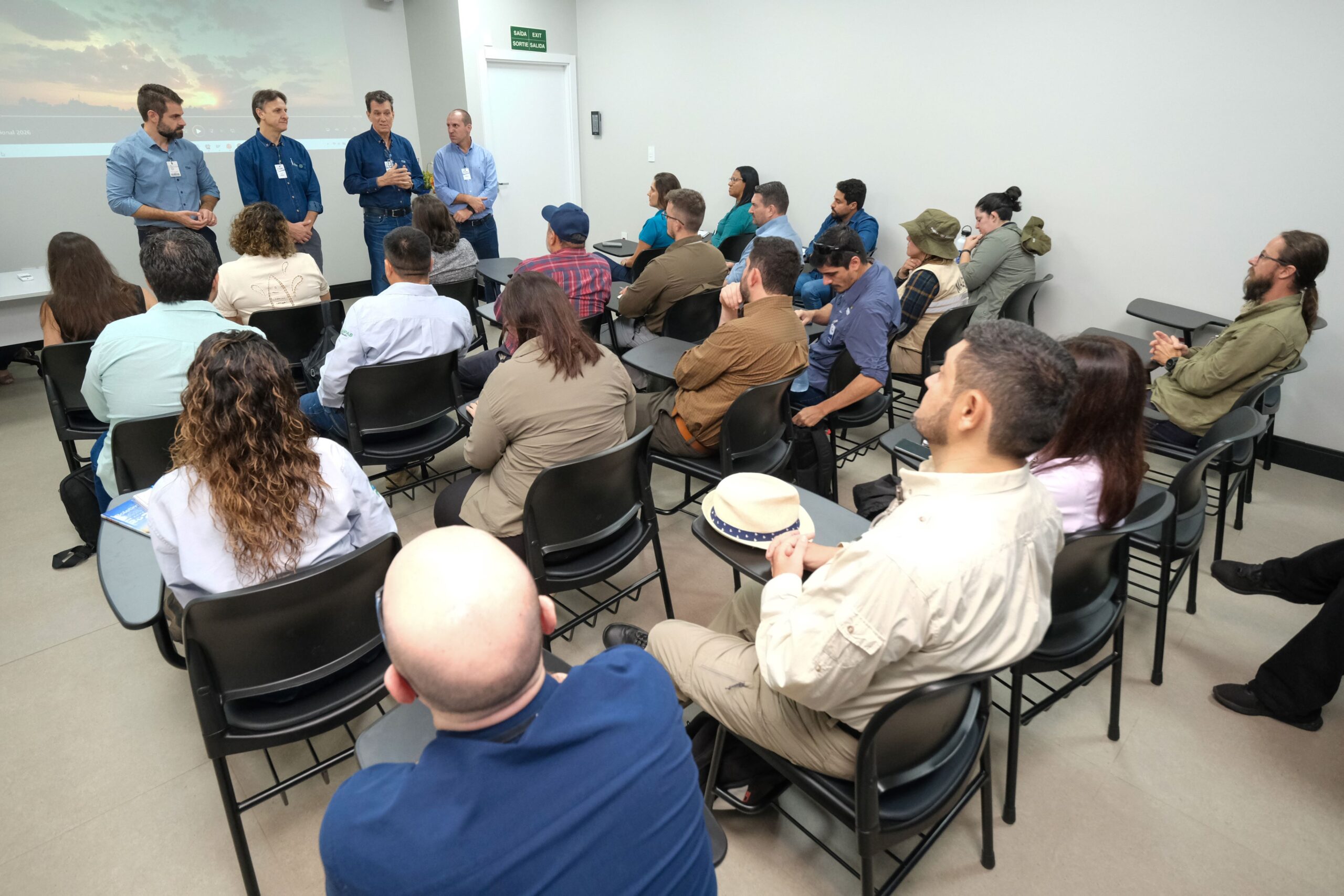 Representantes do Paraguai conhecem a cadeia da tilápia no oeste do Paraná Representantes do Paraguai conhecem a cadeia da tilápia no oeste do Paraná