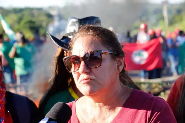 Sem-terra pedem presidente nacional do Incra para liberar BR-163 Sem-terra pedem presidente nacional do Incra para liberar BR-163