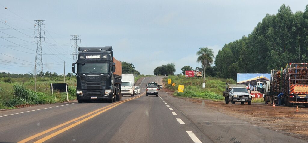 Motoristas de caminhão recebem cerca de R$ 2,3 mil em MS e profissão enfrenta falta de trabalhadores