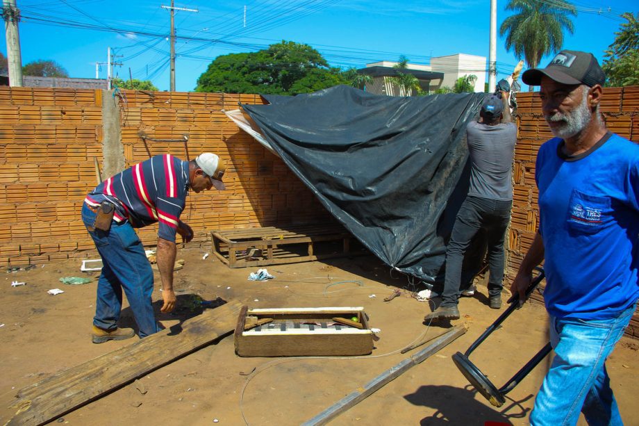 Prefeitura realiza ação integrada para reestruturação e limpeza de terrenos na região do Centro POP