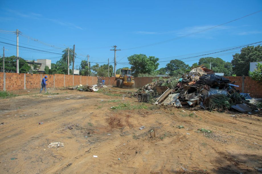 Prefeitura realiza ação integrada para reestruturação e limpeza de terrenos na região do Centro POP