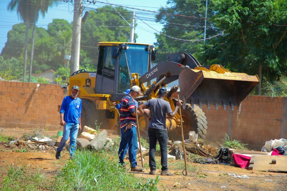 Prefeitura realiza ação integrada para reestruturação e limpeza de terrenos na região do Centro POP
