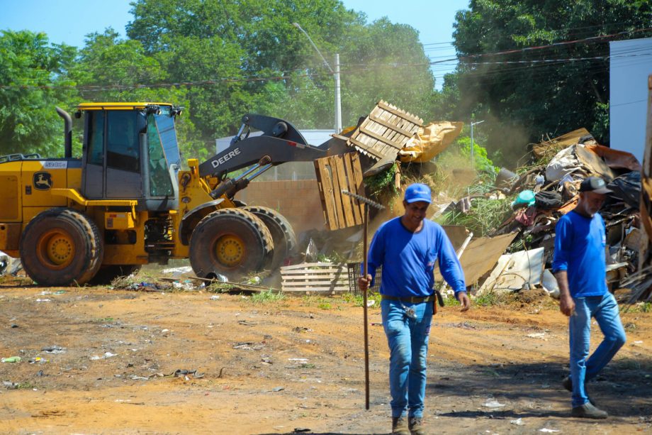 Prefeitura realiza ação integrada para reestruturação e limpeza de terrenos na região do Centro POP