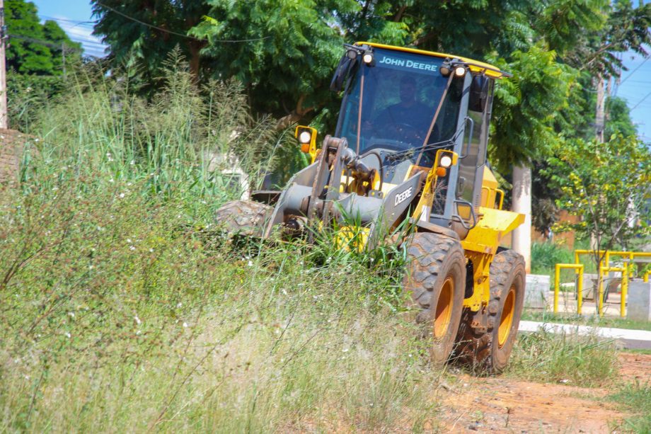 Prefeitura realiza ação integrada para reestruturação e limpeza de terrenos na região do Centro POP